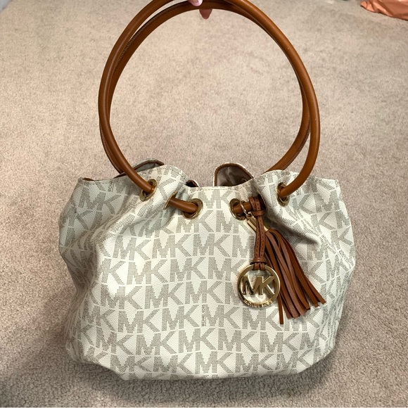 Michael Kors Signature Ring Tote East West Vanilla / Brown Leather Shoulder Bag - Picture 4 of 15